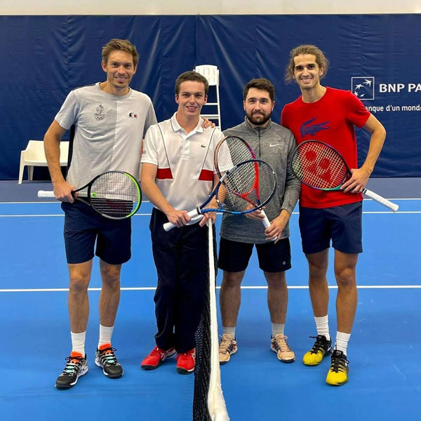 Arthur et son coach avec les champions du double Herbert et Mahut